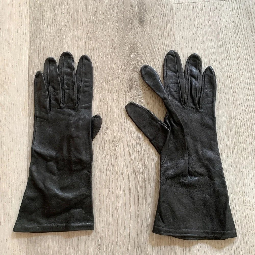 Vintage Black Leather Mid Length Gauntlet Gloves Soft Lining Minimalist Luxe